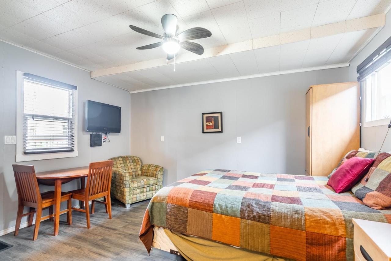 Bayside Cottage Rentals Port Rowan Екстериор снимка
