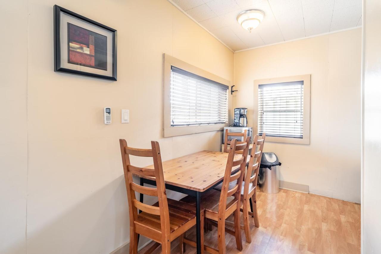 Bayside Cottage Rentals Port Rowan Екстериор снимка